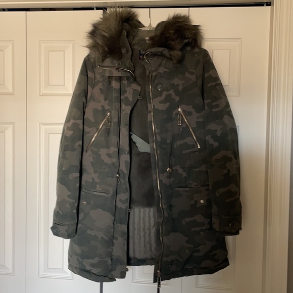 DEX women’s winter jacket in camouflage print. - Picture 2 of 4